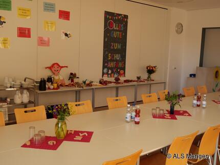 geschmückter Mehrzweckraum für die Eltern