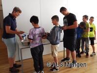 Groß und Klein steht an