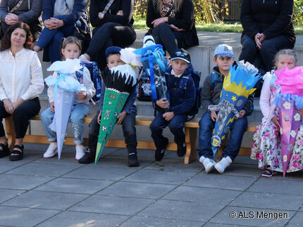 Erstklässler mit ihren Schultüten