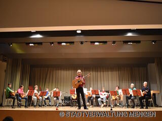 Das Gitarrenensemble verzaubert mit „Chinese Take-away“. 