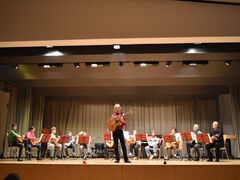 Das Gitarrenensemble verzaubert mit „Chinese Take-away“. 