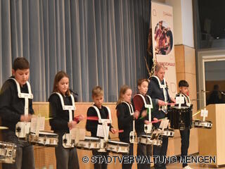 Das Percussionensemble verzaubert mit einem guten Beat.