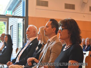 Philip Schwaiger (Zweiter von rechts) bei der Kandidatenvorstellung im Bürgerhaus.