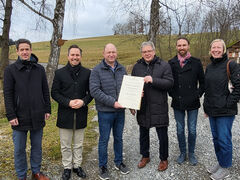 Übergabe Flurbereinigungsbescheid Hipfelsberg