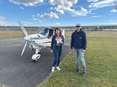 Gewinnerin der Jugendbefragung 2022 hebt ab